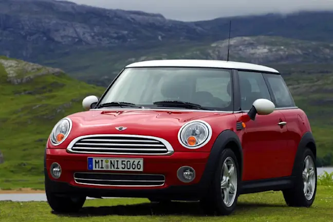 Mini Cooper 2007 red front