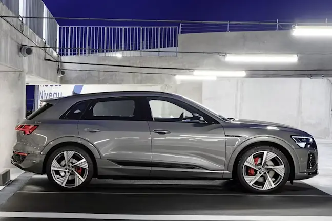 Audi Q8 e-tron 2023 grey side view