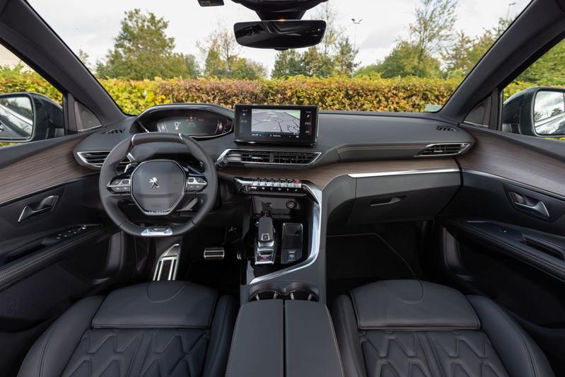 Peugeot 5008 2017 interior