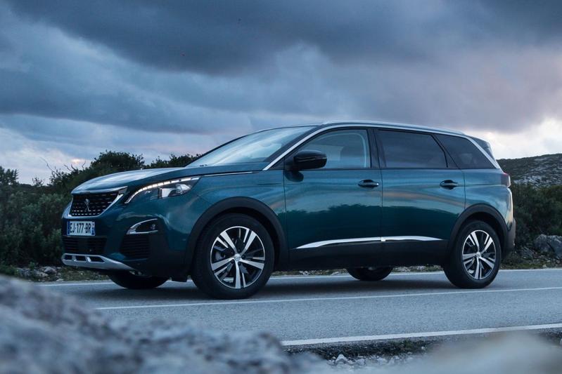 Peugeot 5008 2017 blue front side