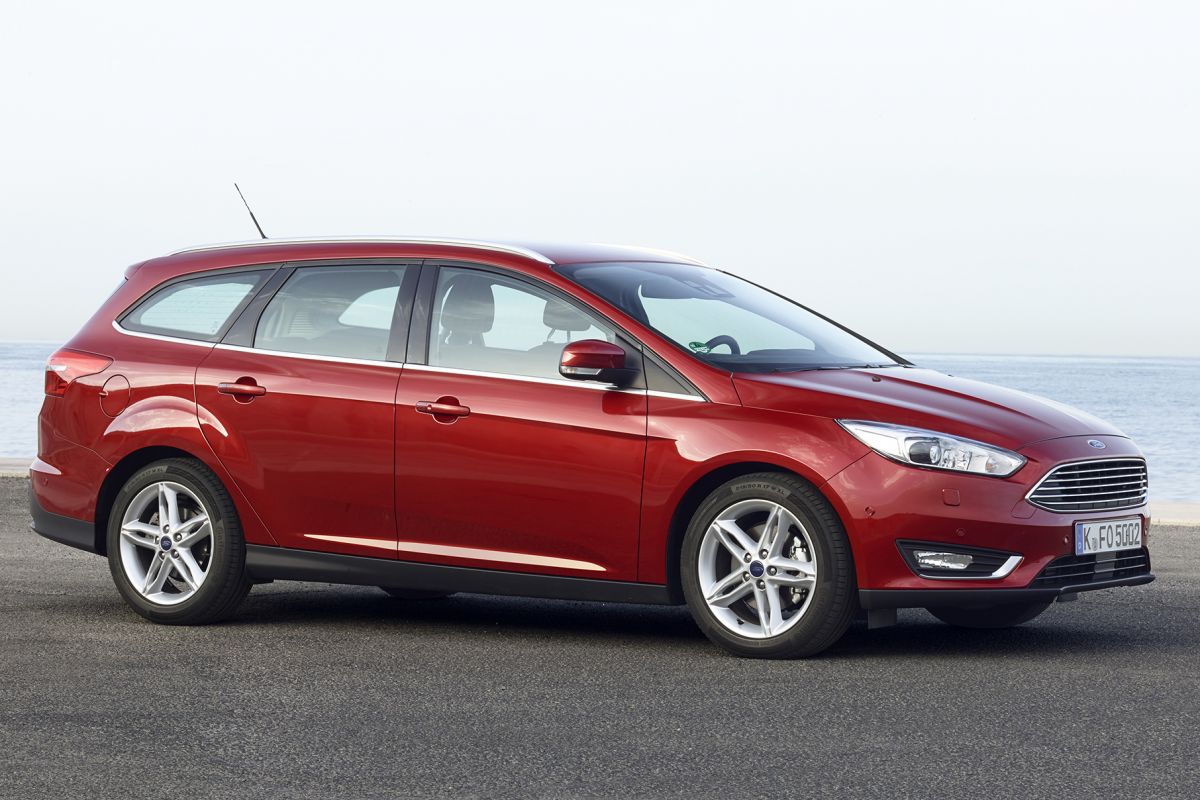 Ford Focus 2011 red side station