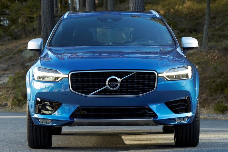 volvo xc60 2018 front view donkerblauw