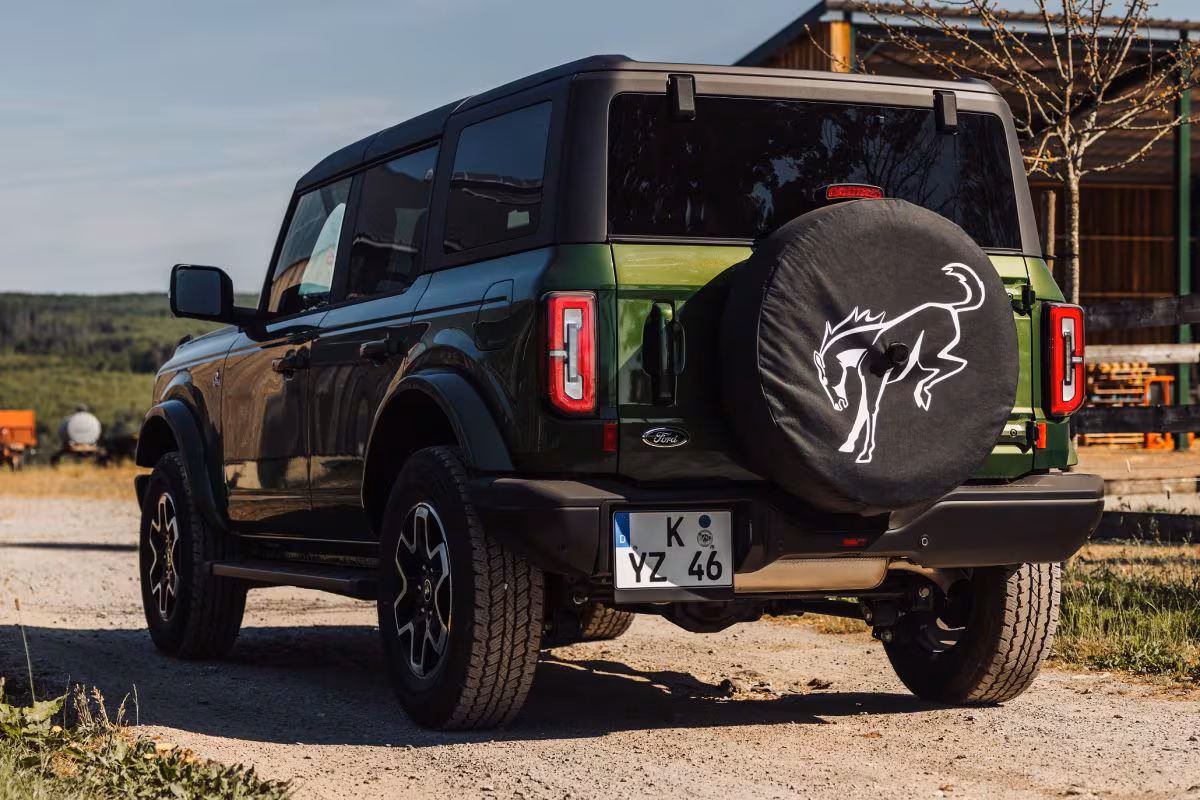 Ford Bronco 2023 green rear