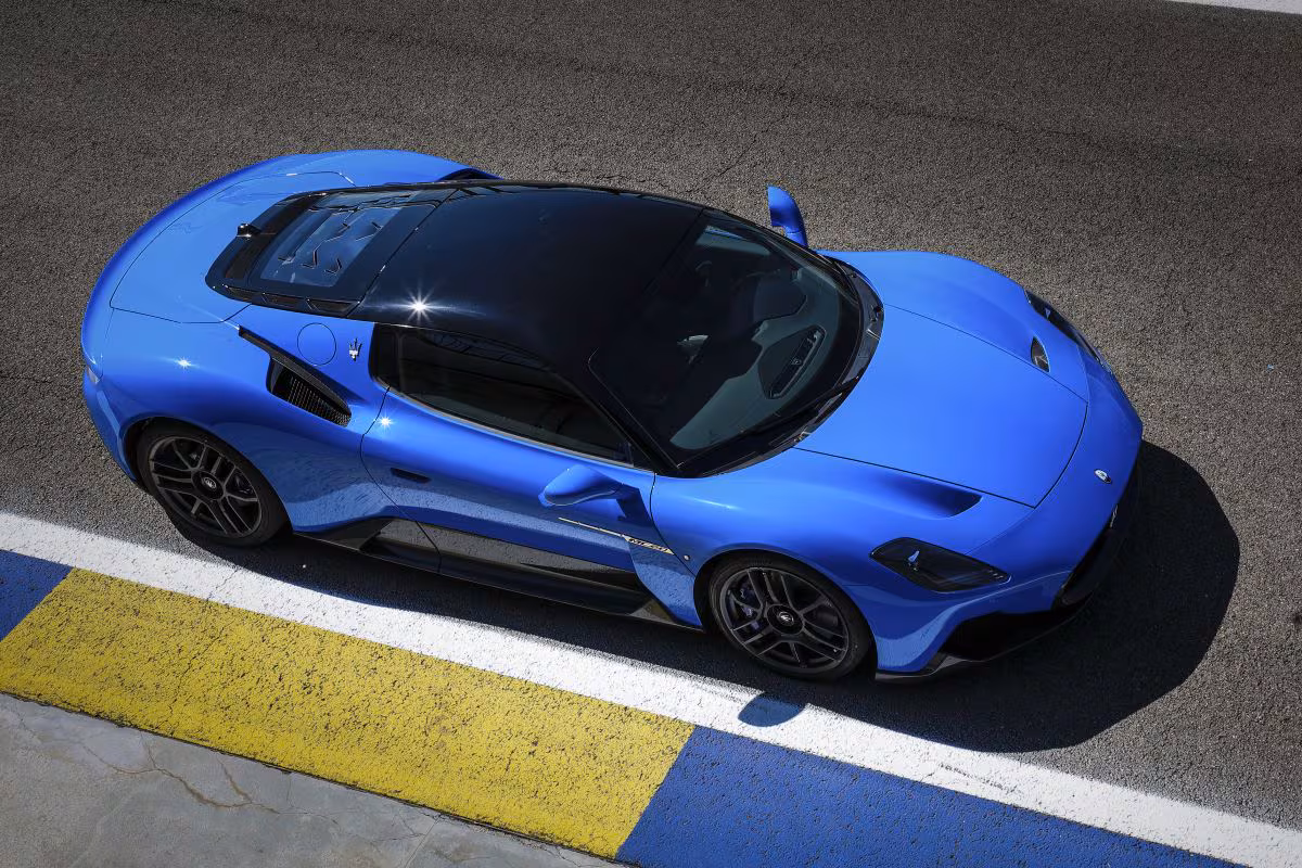 Maserati MC20 coupe blue
