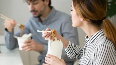 DDfB - Blog - How a Corporate Meal Allowance Can Help Your Business - team meal, eating noodles
