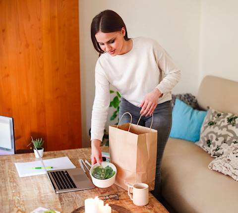 DDfB - Blog - A Guide to Hybrid Work Schedules and Employee Meals - header