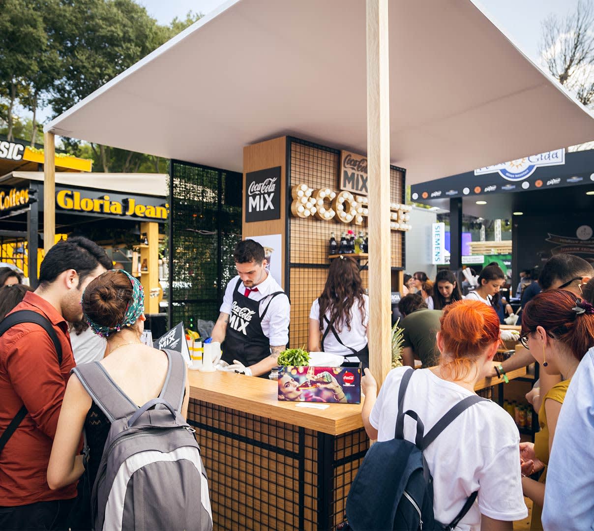 Mx Blog (US) - 10 US Restaurant Industry Conferences to Attend in 2024 - food booth at event