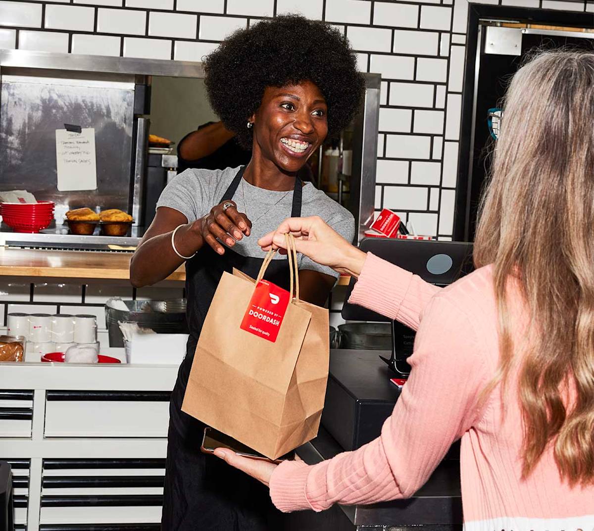 Dx Blog - How to Pick Up a DoorDash Order: Finding Your Way Around Any Restaurant - counter pickup