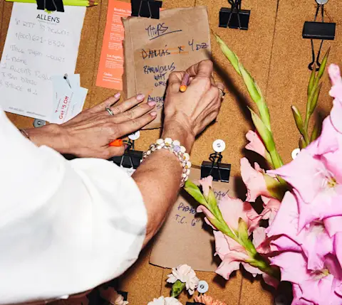 Mx Blog (US/CA/AU/NZ) - How to Build Community Using Local Producers - image of florist's hands