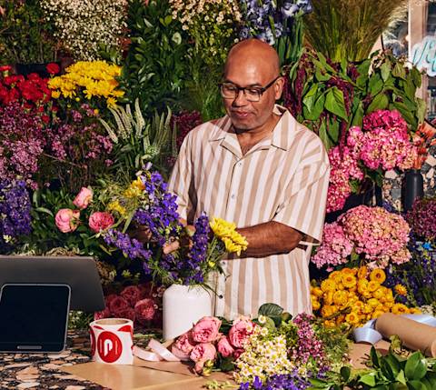 Mx Blog - Top Flower Delivery and Florist Trends 2025 - merchant with flower arrangement