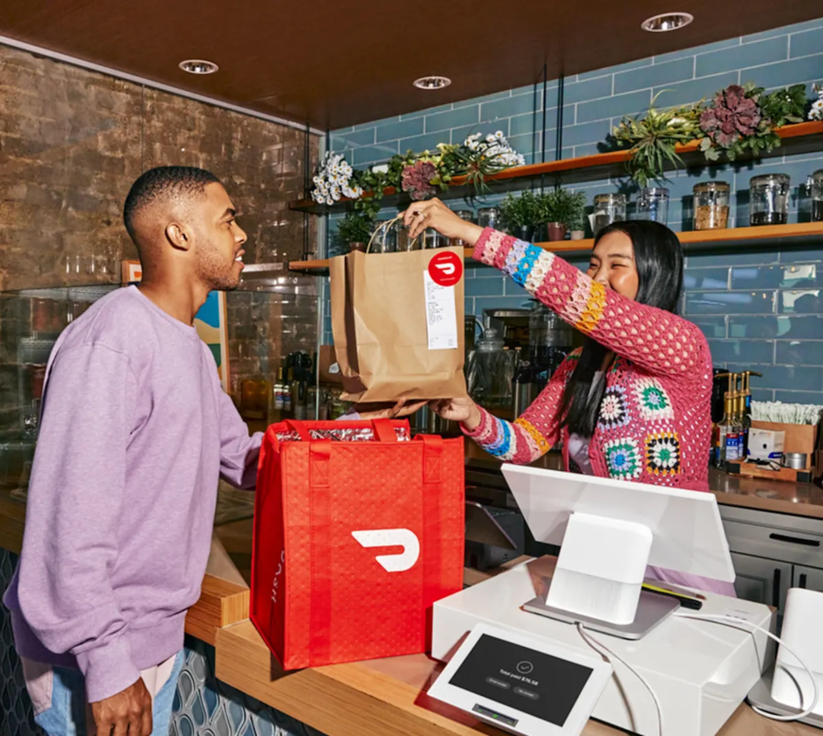 Dasher leaving restaurant