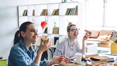 DDfB - Blog - 31 Corporate Perks Employees Really Want at Work - eating pizza