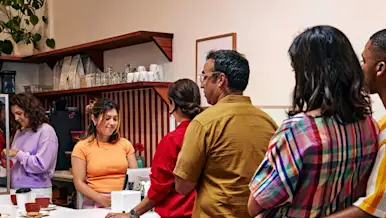 Mx - customers waiting in line - restaurant