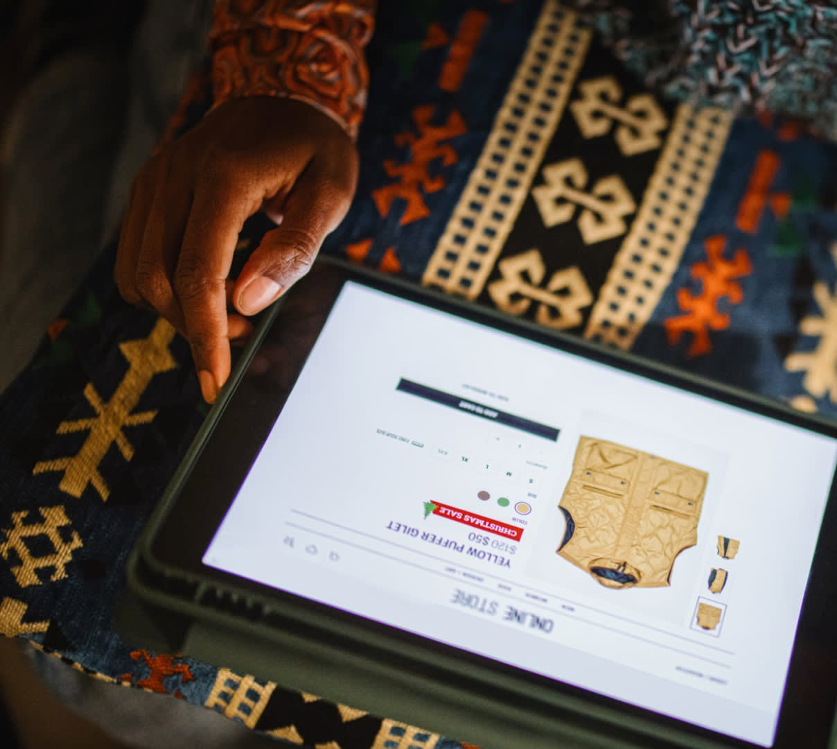 Mx Blog - Hero - How Retailers Can Strengthen the Connection Between In-Store and Online Shopping