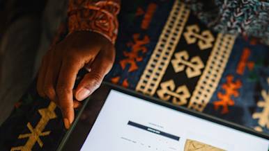 Mx Blog - Hero - How Retailers Can Strengthen the Connection Between In-Store and Online Shopping
