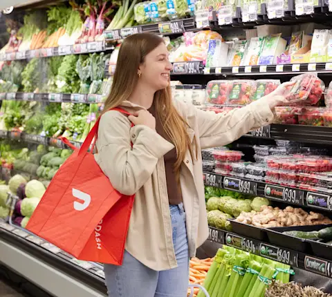 Dasher shopping for grocery order