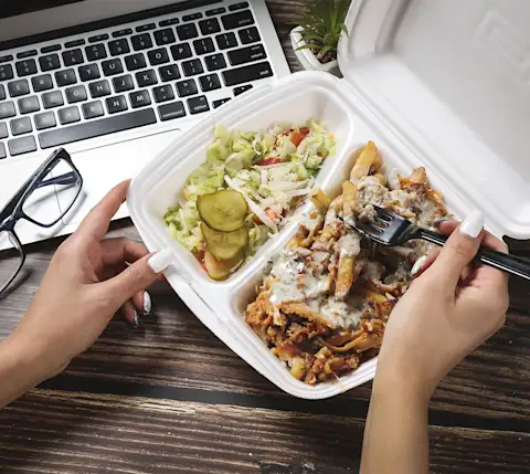 DDfB - Blog - A Guide to Hybrid Work Schedules and Employee Meals - poutine