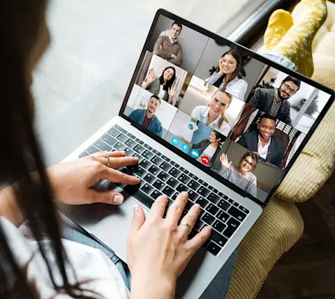 DDfB- Blog - 2024's Top Workplace Trends and How DoorDash for Business Is Powering Productivity - Open laptop with team meeting