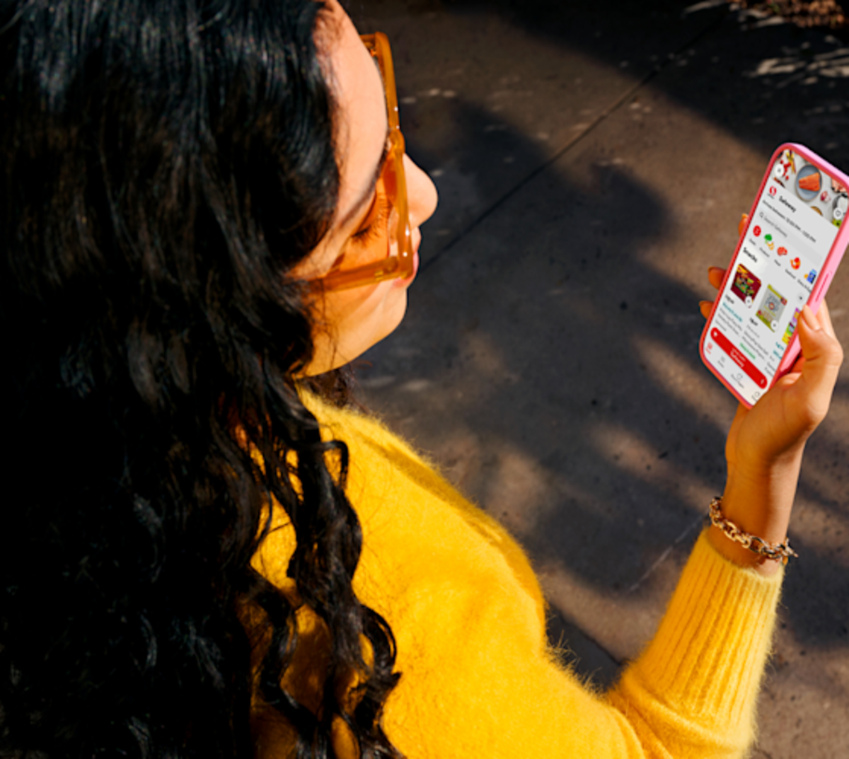 Ads - Female Browsing DD app