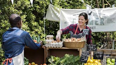 Mx Blog (US/CA/AU/NZ) - How to Build Community Using Local Producers - farmers market