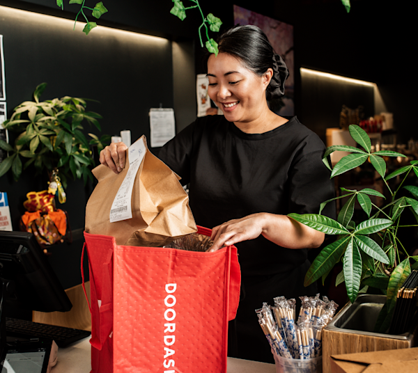 Packing DoorDash pickup bags