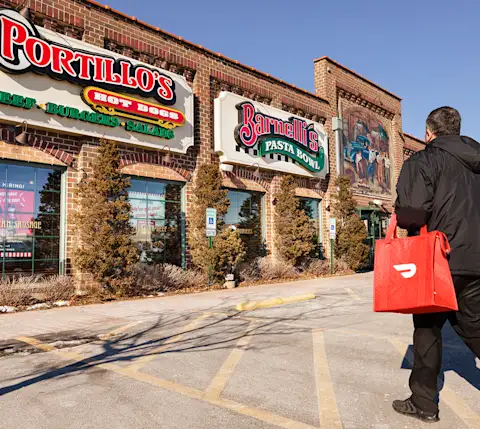 Portillo's Exterior