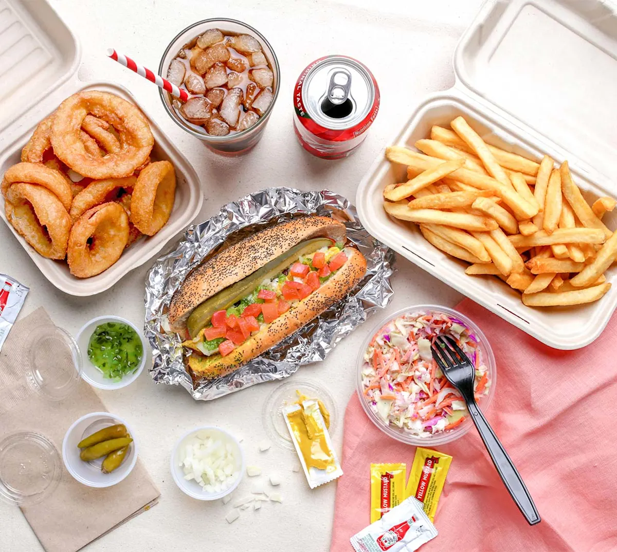 Mx Blog (US/CA/AU/NZ) - Food Delivery Packaging and Container Tips for Restaurants - assortment of foods