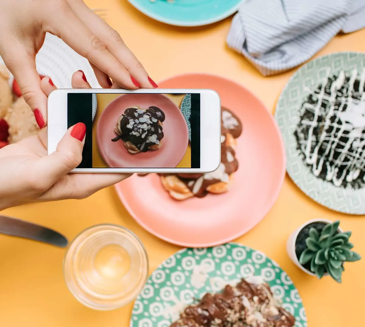 restaurant social media