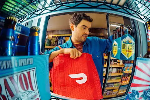Dx - S&D - Dasher with groceries - beer fridge