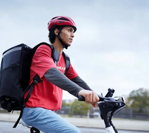 We are working to eliminate the carbon impact of DoorDash deliveries in Germany. We are investing in an eco-friendly fleet to power our deliveries, when available. We’re proud to provide e-bikes for couriers as part of this effort.
Additionally, DoorDash is continually improving its technology to achieve routing and order batching efficiencies that, on average, result in lower estimated emissions compared to a customer driving a car to and from a restaurant to pick up an order.