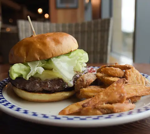BestBurgersSeattle DukesSeafoodAndChowder extrasharpcheddarcheeseburger article