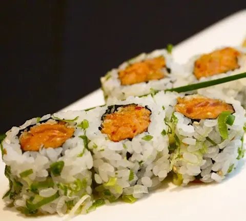 Douzo Modern Japanese Restaurant & Lounge - spicy roll