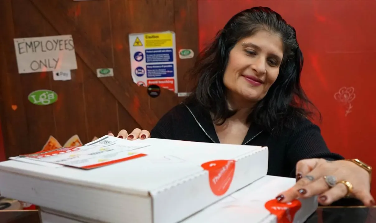 mx woman with pizza boxes