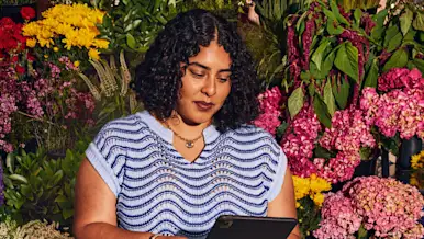 Mx Blog - Top Flower Delivery and Florist Trends 2025 - florist with tablet