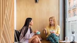 DDfB Two women talking over lunch
