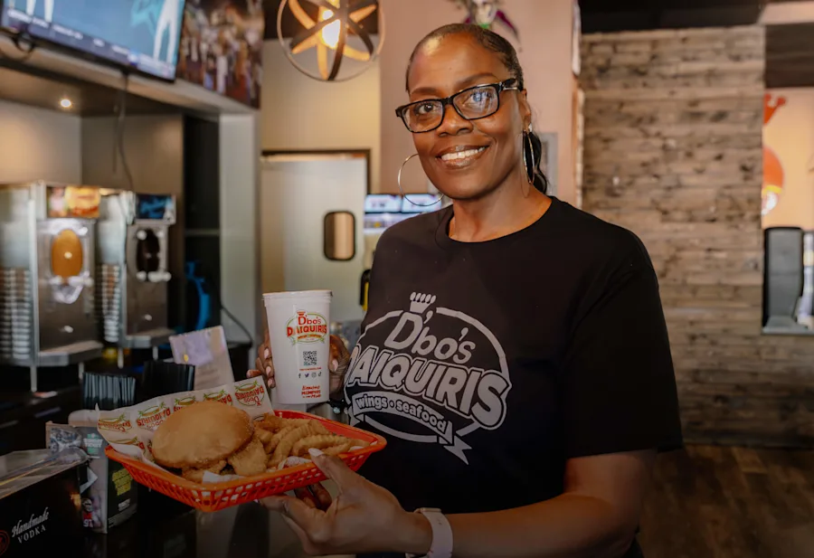 D’bo’s Daiquiris, Wings & Seafood