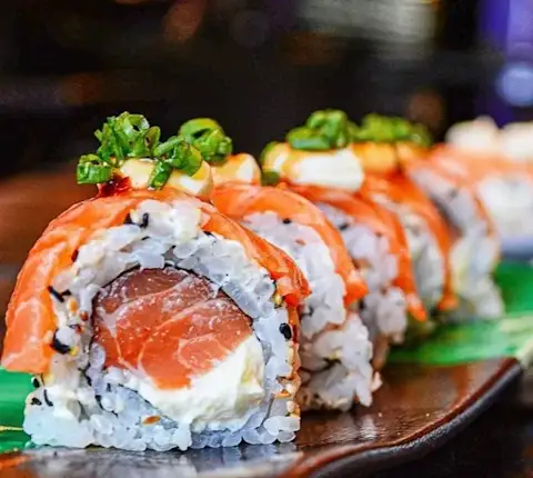 futomaki - salmon roll