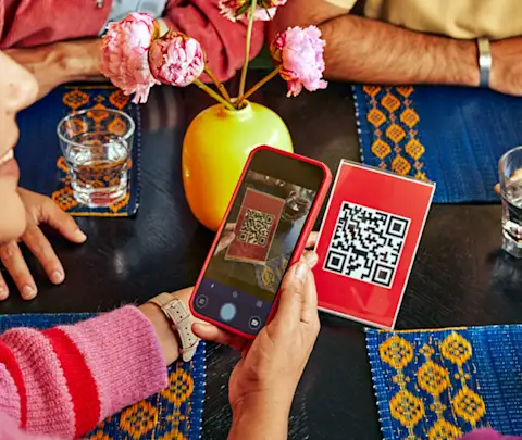 Mx - Tableside Order & Pay- image - ordering with phone