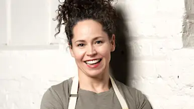 StephanieIzard portrait feature