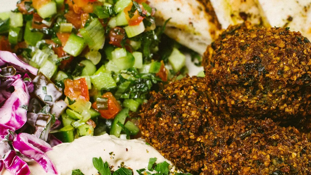 falafel plate with hummus