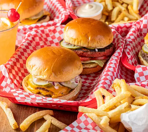 CasualDiningUS SmallCheval cheeseburger article