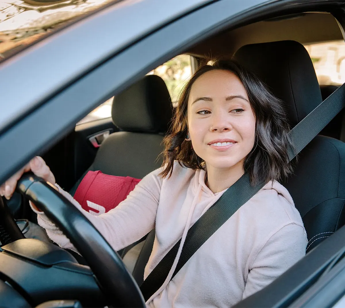 Dx Blog (US/CA/AU/NZ) - Rideshare vs. Food Delivery: What Type of Gig Work Is Right for You? - Dasher in car