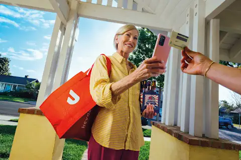 A woman working as a Dasher.