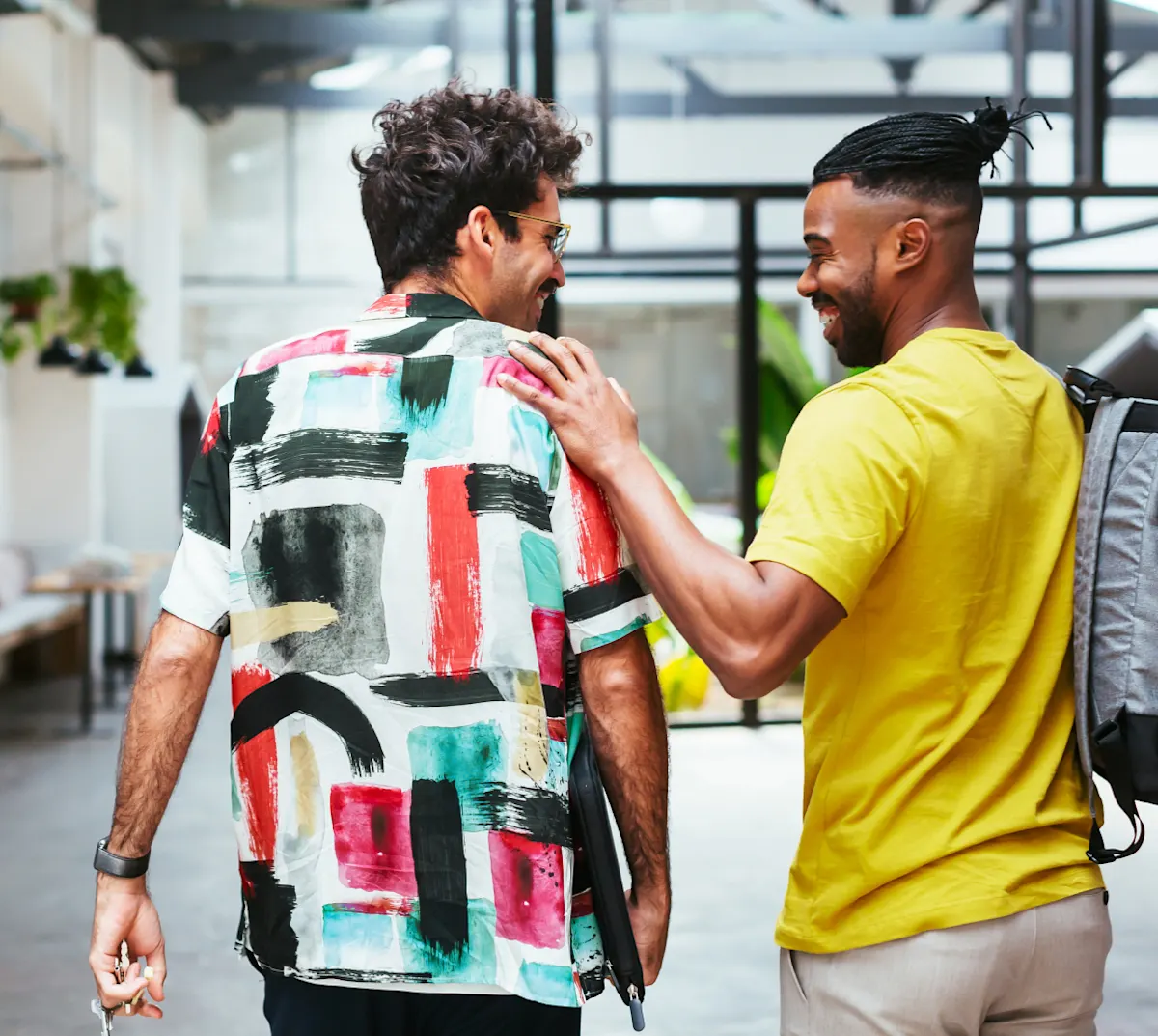 employees showing each other gratitude