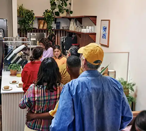 Mx blog How to Attract New Customers to Your Restaurant featured images waiting in line