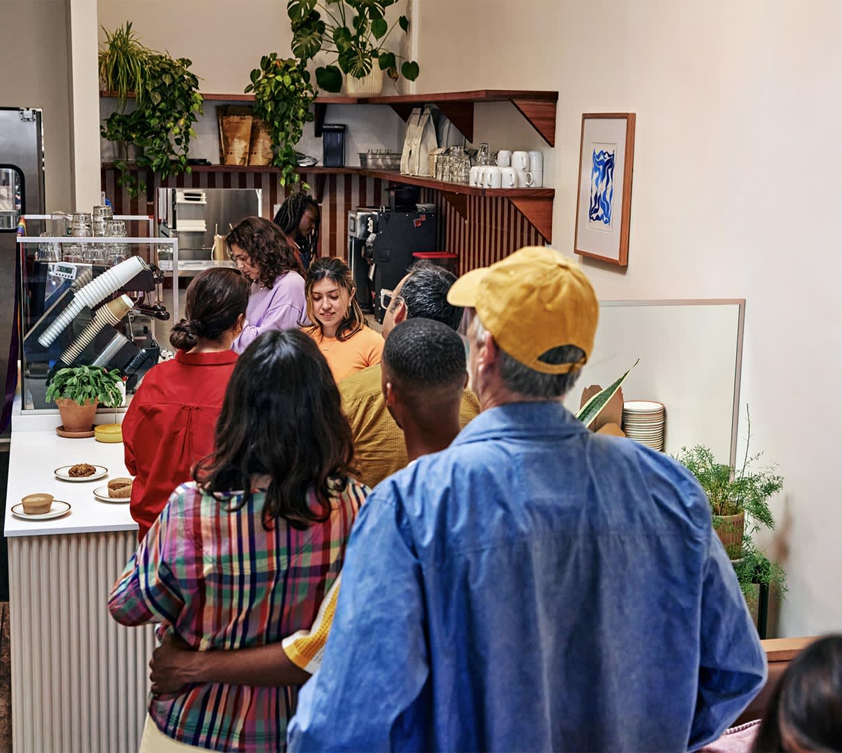 Mx blog How to Attract New Customers to Your Restaurant featured images waiting in line