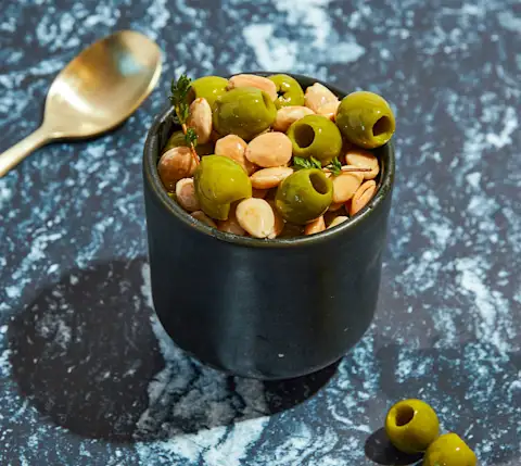CxBlog-DD-2024-HealthySnacks-Olives