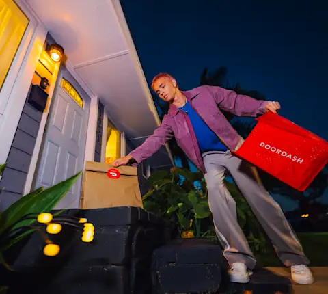 Dx Dasher approaching house with delivery