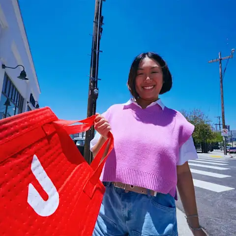 Dx - Female Dasher with Hot Bag