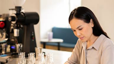 LC-hero-1208x1080-v31.01-Commissions-and-Fees (1)